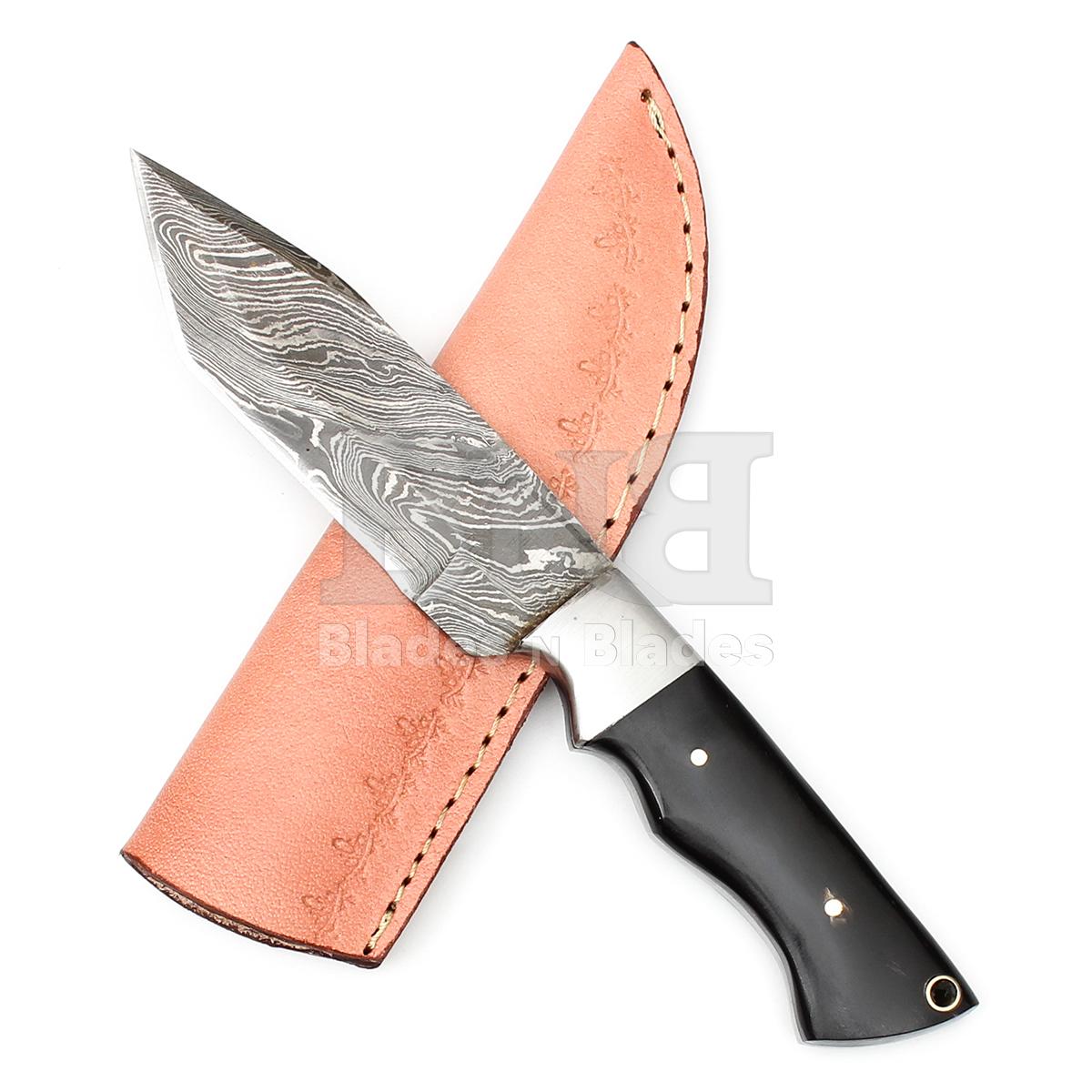 Twist Pattern Blade
with Steel Bolster
Full Tang Buffalo horn Handle